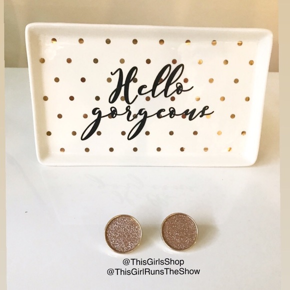 SALE🖤 Stunning Peach Tone Circular Stud Earrings. - Picture 1 of 1